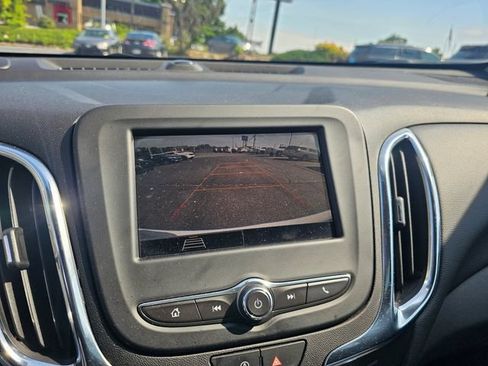 Used 2024 Chevrolet Equinox LT FWD image 22