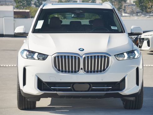 Used 2026 BMW X5 xDrive50e w/ Premium Package AWD/4WD image 2