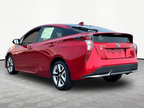 Used 2016 Toyota Prius Four Touring w/ Premium Convenience Package FWD image 4