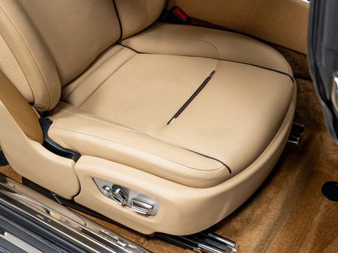Used 2015 Rolls-Royce Wraith RWD image 27