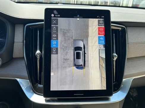 Used 2025 Volvo XC90 B5 Plus image 24