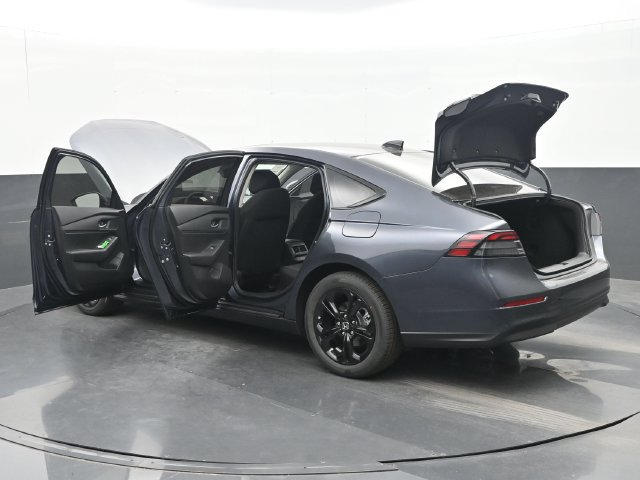 Used 2025 Honda Accord SE image 36