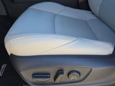 Used 2025 Toyota Tacoma Limited image 28