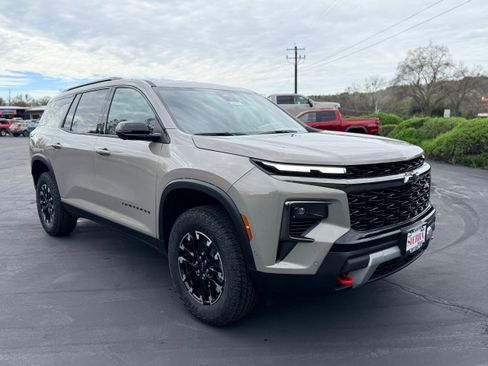 New 2026 Chevrolet Traverse Z71 w/ Enhanced Driving Package image 3