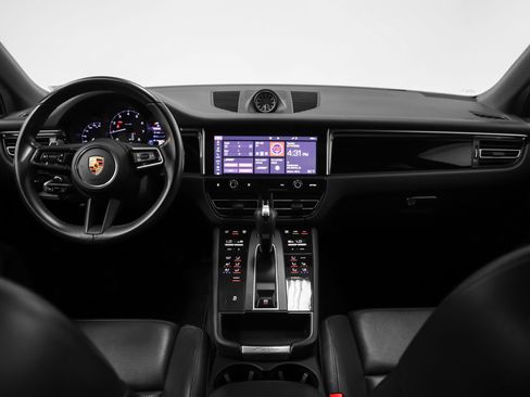 Certified 2022 Porsche Macan AWD/4WD image 27