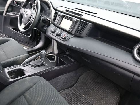 Used 2017 Toyota RAV4 LE image 18