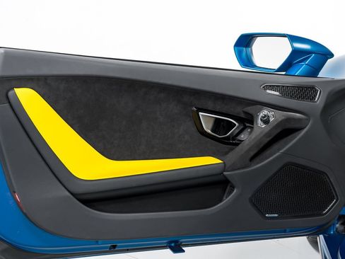 Used 2023 Lamborghini Huracan Tecnica RWD image 9