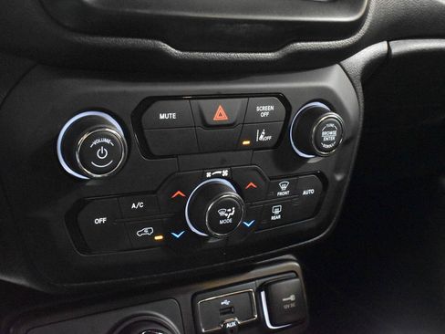 Used 2021 Jeep Renegade Latitude AWD/4WD image 20