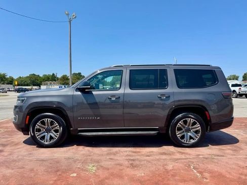 Used 2024 Jeep Wagoneer Series II w/ Flexible Seating Group RWD image 9