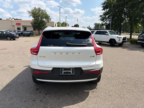 Used 2024 Volvo XC40 B5 Core AWD/4WD image 5