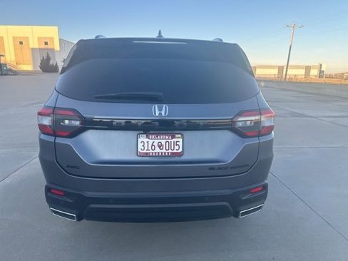 Used 2025 Honda Pilot Black Edition image 6