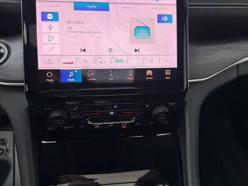 Used 2022 Jeep Grand Cherokee L Limited image 18