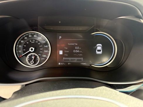 Used 2025 Genesis G70 2.5T image 13