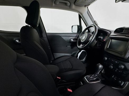 Used 2020 Jeep Renegade Latitude w/ Cold Weather Group image 28