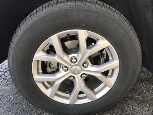 Used 2022 Jeep Grand Cherokee Limited image 28