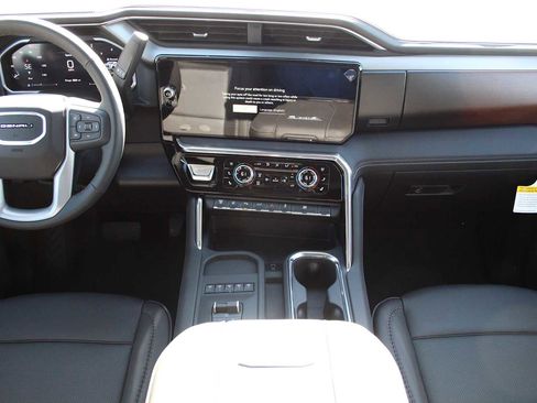 New 2026 GMC Sierra 3500 Denali w/ Denali Reserve Package image 24