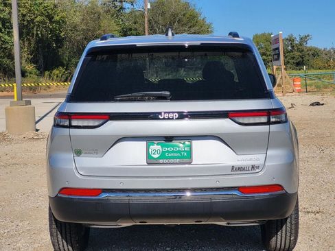New 2025 Jeep Grand Cherokee Laredo RWD image 5