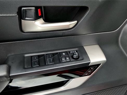 Used 2025 Toyota Tundra Limited image 30