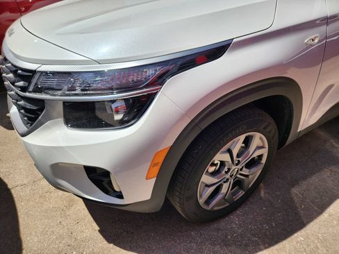 Certified 2026 Kia Seltos LX AWD/4WD image 4