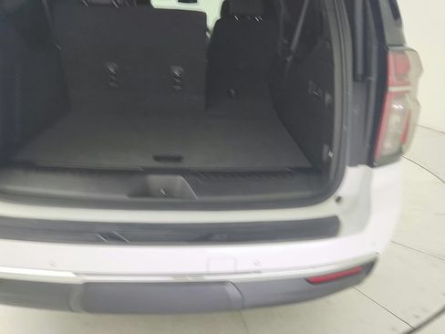 Used 2021 Chevrolet Suburban LT w/ Luxury Package RWD image 35