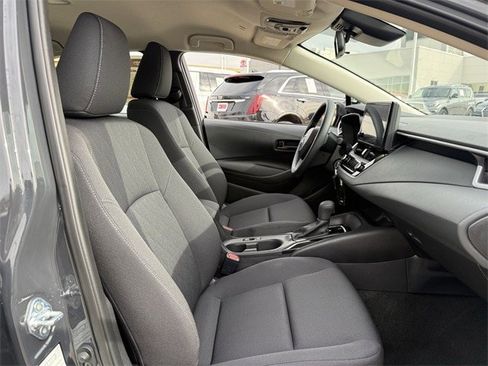 Used 2025 Toyota Corolla LE image 28
