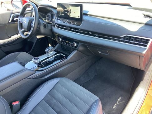 Used 2025 Mitsubishi Outlander SE FWD image 25