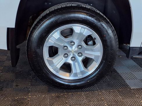 Used 2018 Chevrolet Suburban Premier image 9