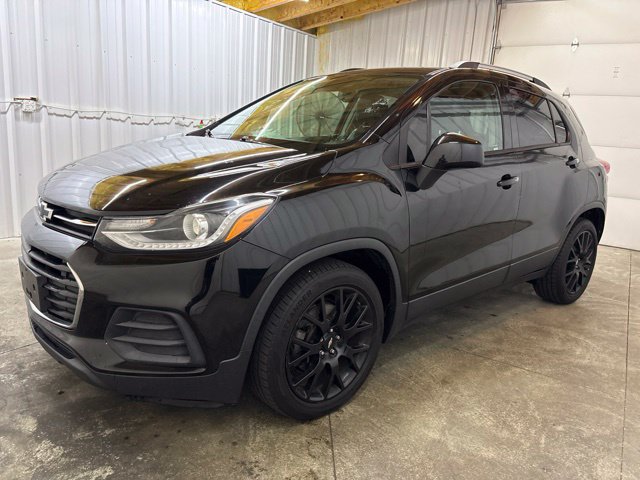 Used 2021 Chevrolet Trax LT w/ Midnight Edition FWD image 3
