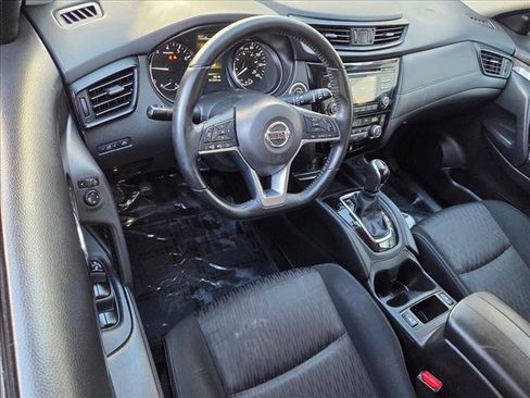 Used 2017 Nissan Rogue SV image 10