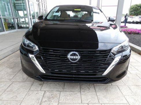 Used 2025 Nissan Sentra SV w/ SV Premium Package image 2