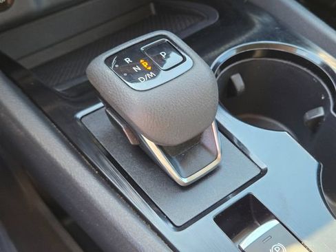 Used 2024 Nissan Rogue S FWD image 32
