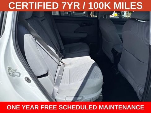 Used 2023 Toyota Highlander LE FWD image 11