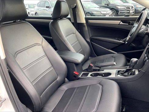 Used 2022 Volkswagen Passat 2.0T SE image 7