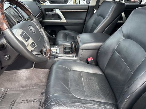 Used 2015 Toyota Land Cruiser image 15