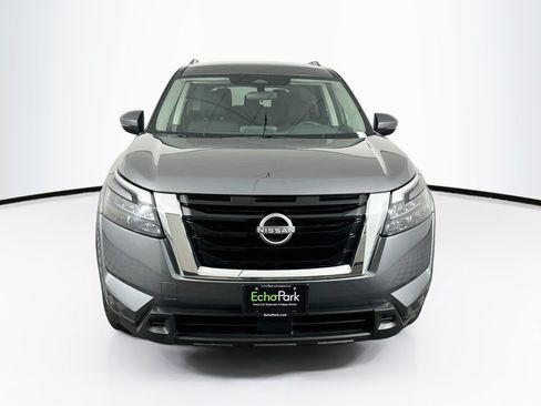 Used 2025 Nissan Pathfinder SV FWD image 2