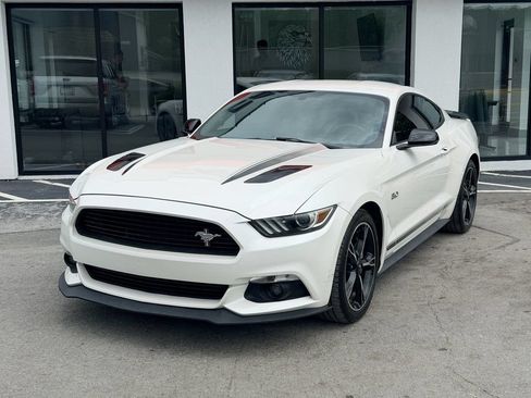 Used 2017 Ford Mustang GT Premium w/ Equipment Group 401A RWD image 10