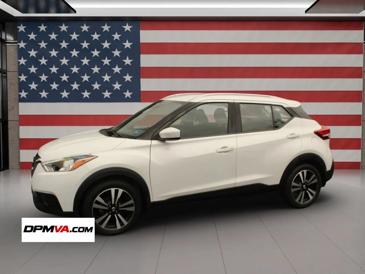 Used 2018 Nissan Kicks SV FWD image 2