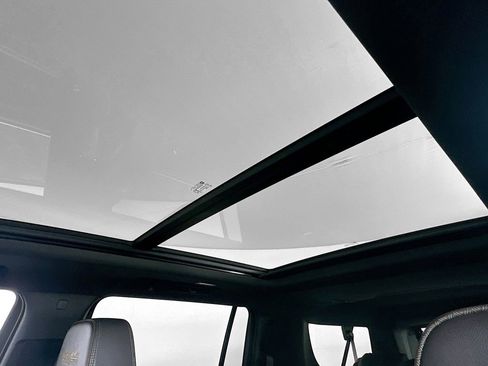 Used 2021 Chevrolet Suburban High Country w/ Premium Package image 21