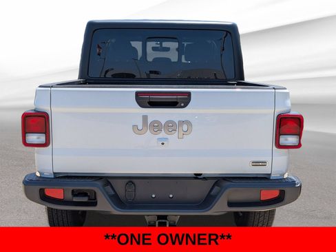 Used 2022 Jeep Gladiator Overland AWD/4WD image 7