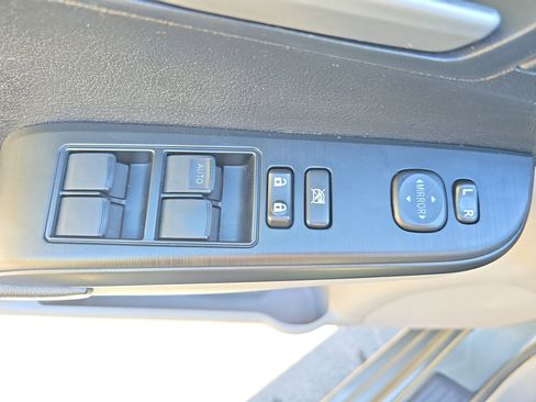 Used 2014 Toyota Camry L image 25