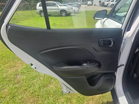 Used 2025 Hyundai Venue Limited FWD image 28