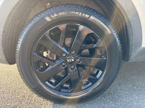 Used 2021 Kia Sorento S w/ Panoramic Sunroof Package image 4