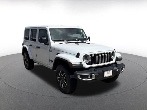Used 2025 Jeep Wrangler Unlimited Sahara AWD/4WD image 3