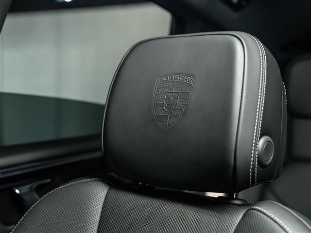 Used 2025 Porsche Macan Turbo AWD/4WD image 25