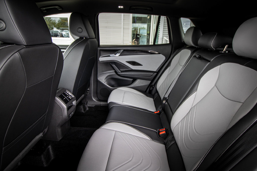 New 2026 Volkswagen Tiguan SE R-Line FWD image 28