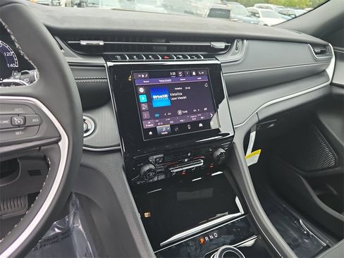 New 2025 Jeep Grand Cherokee Laredo w/ Luxury Tech Group I image 20