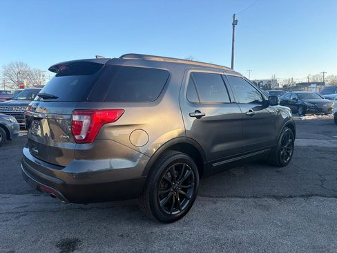 Used 2017 Ford Explorer XLT w/ Equipment Group 202A image 5