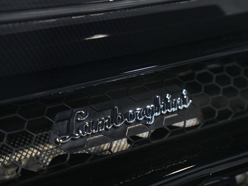 Used 2024 Lamborghini Huracan EVO image 25