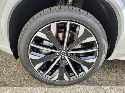 New 2026 Volvo XC90 B6 Plus w/ Protection Package Premier image 18