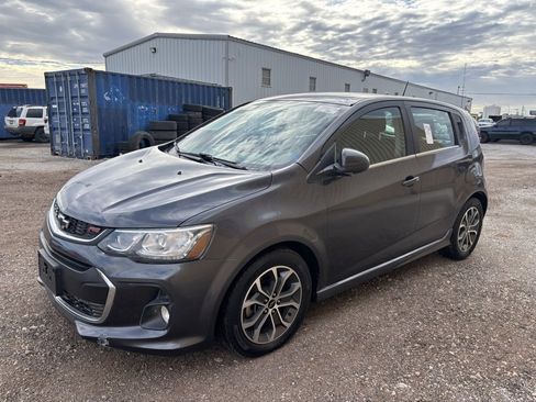 Used 2018 Chevrolet Sonic LT w/ Convenience Package image 3